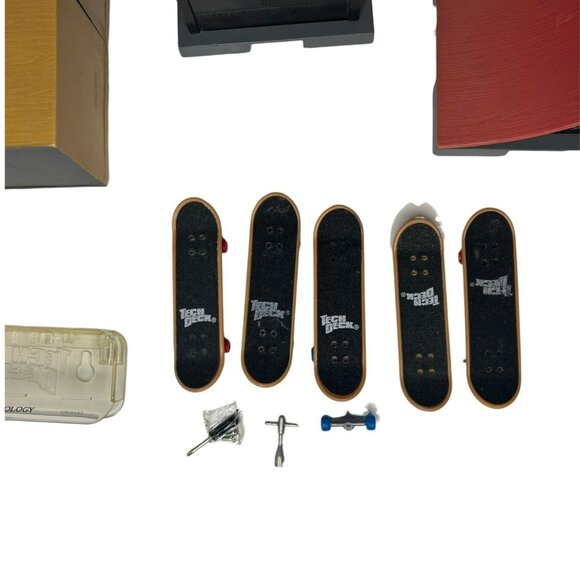 Tech Deck Fingerboard Skatepark Set With Ramps & Accessories - Picture 4 of 5
